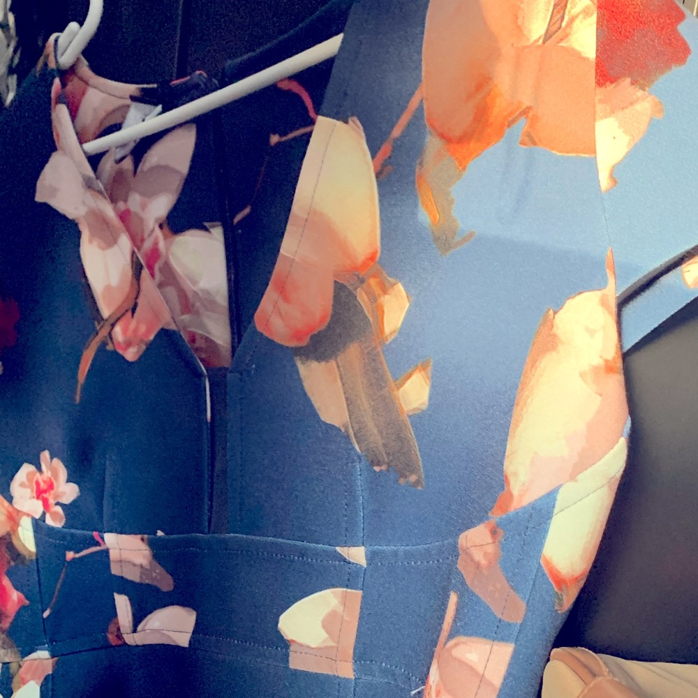 🌺 BEAUTIFUL FLORAL DRESS - Picture 9 of 11